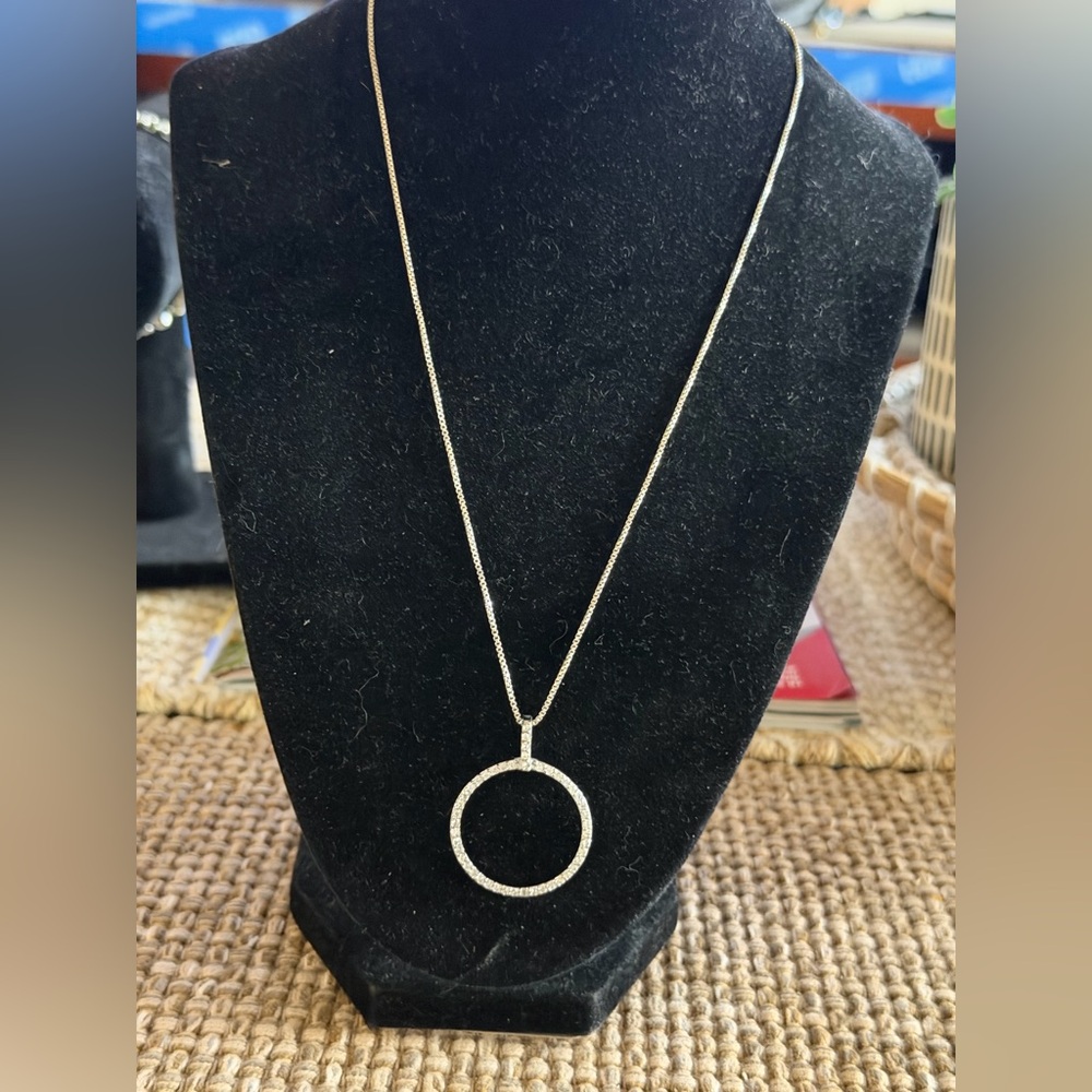 Elegant Silver rhinestone circle Necklace